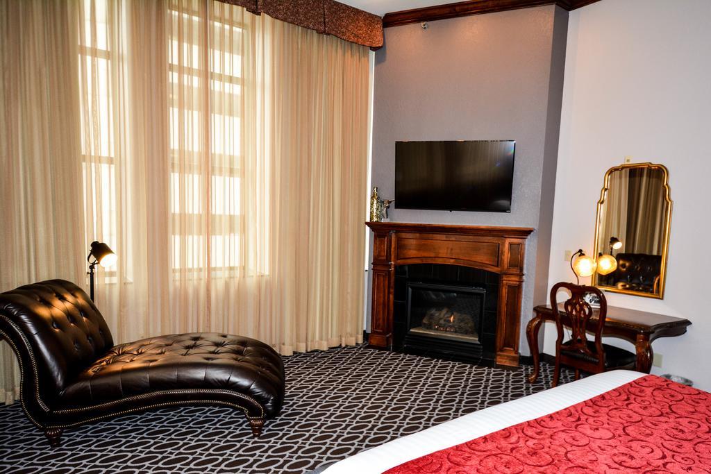 Des Lux Hotel Де-Мойн Экстерьер фото