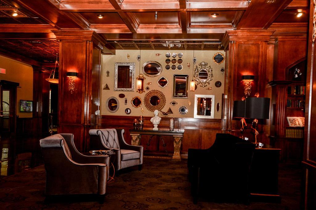 Des Lux Hotel Де-Мойн Экстерьер фото