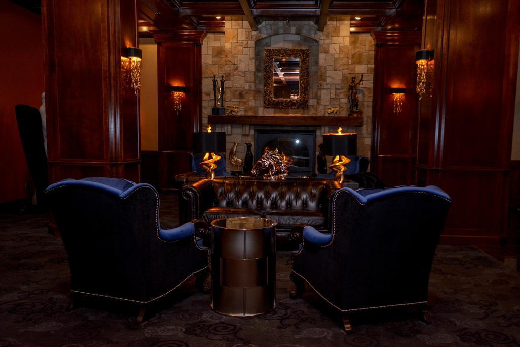 Des Lux Hotel Де-Мойн Экстерьер фото