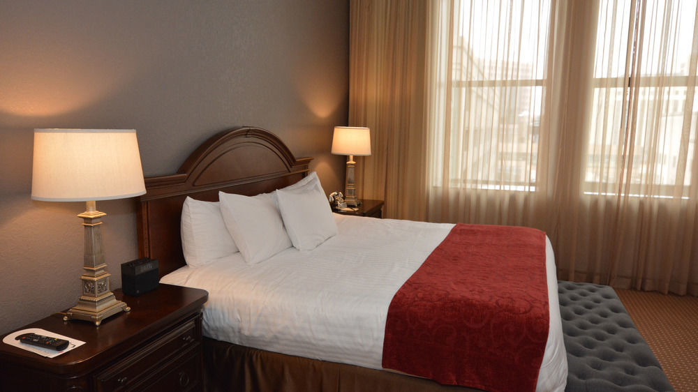 Des Lux Hotel Де-Мойн Экстерьер фото