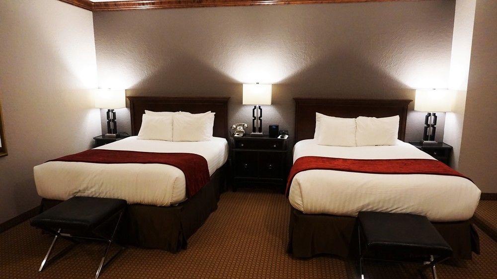 Des Lux Hotel Де-Мойн Экстерьер фото