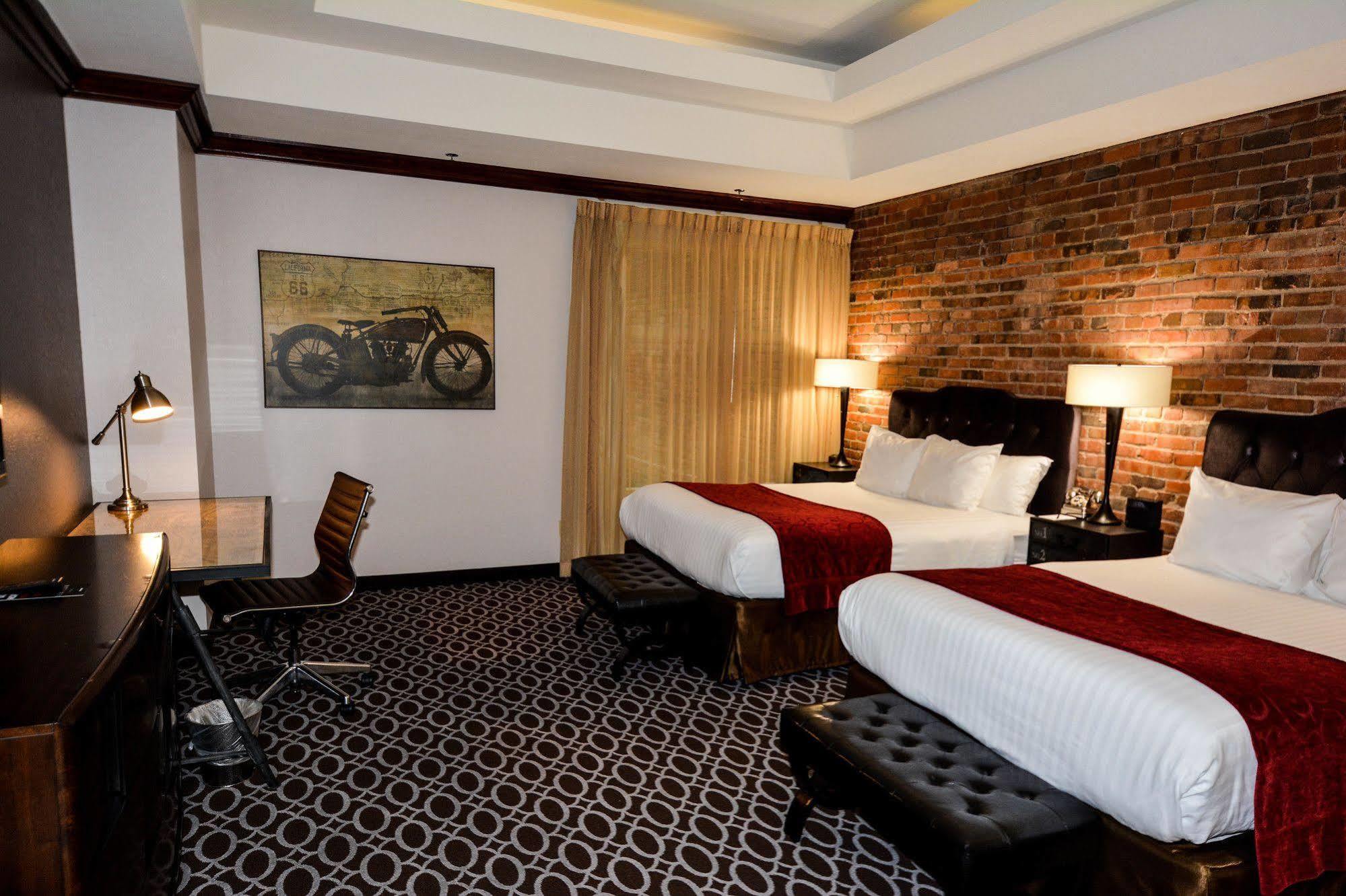 Des Lux Hotel Де-Мойн Экстерьер фото