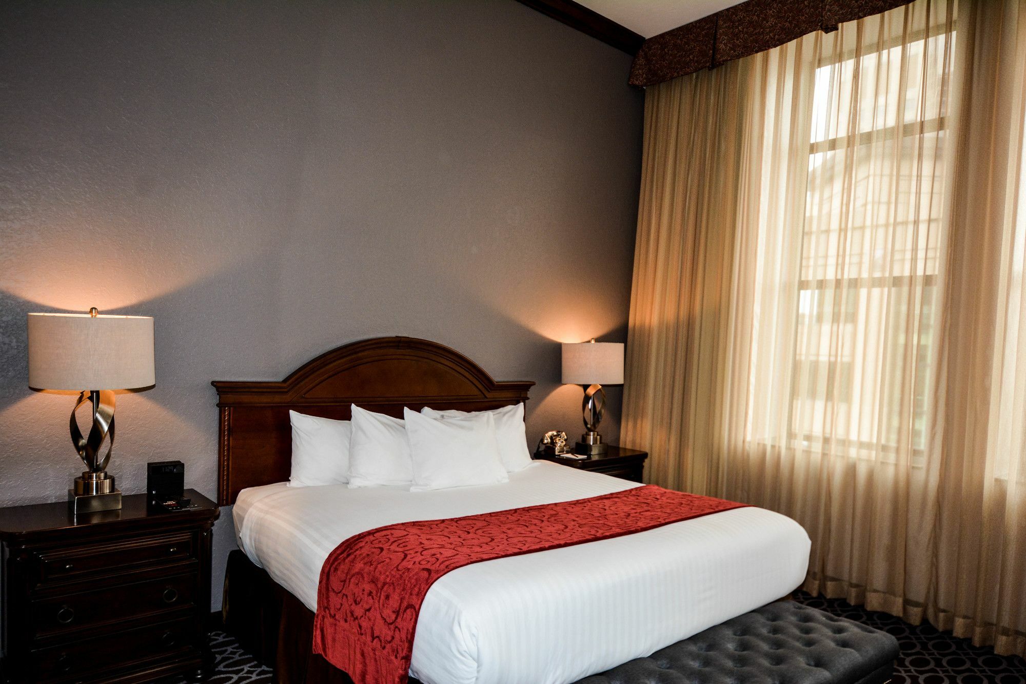 Des Lux Hotel Де-Мойн Экстерьер фото